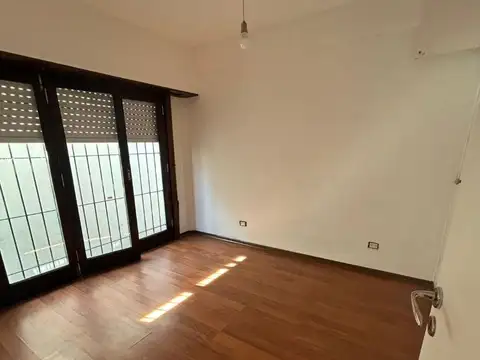 Depto Tipo Casa en Alquiler de 4 ambientes