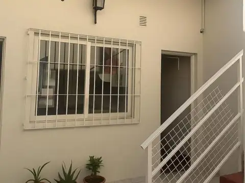 LOCAL O DEPOSITO 5 AMBIENTES EN ESQUINA EN EXC ESTADO.