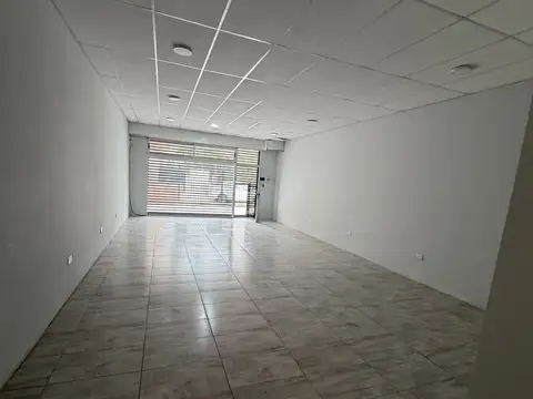 Local en alquiler - Barrio Los Pioneros - dentro de un complejo de locales