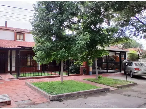 Casa 4 Dormitorios con Cochera y Jardin Lazarte 1800