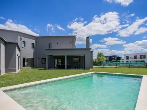 Casa en El Cantón. Barrio Norte. Mucho verde. Losa radiante exterior. Gran pileta