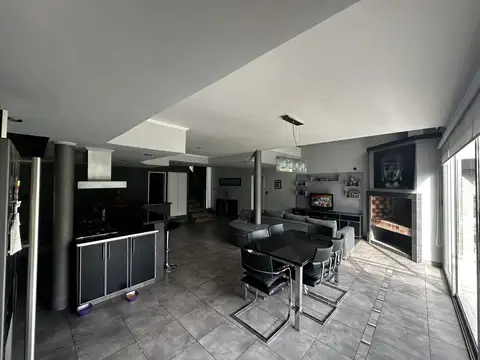 Casa 6 ambientes con 2 baños