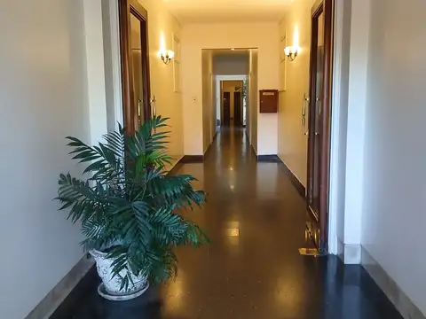 Eduardo Costa 1500, Piso 2