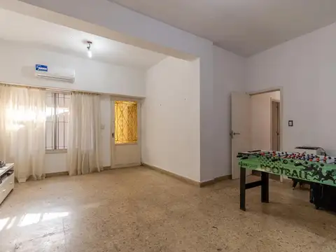 Casa 6 ambientes con 4 baños