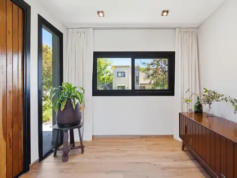 Casa 5 ambientes con 4 baños