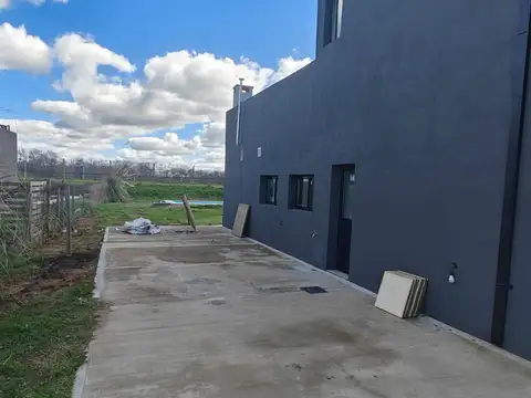 Casa 4 ambientes con 1 baño
