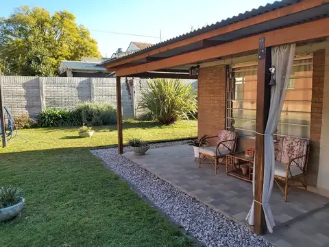 Casa En Venta En Sierra De La Ventana Con Jardín