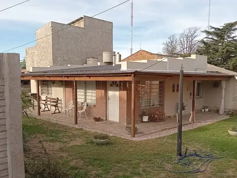 Casa En Venta En Sierra De La Ventana Con Jardín