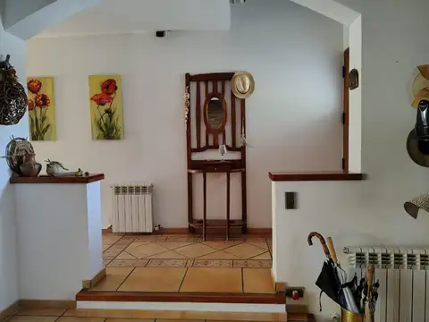 Casa 6 ambientes con 2 baños