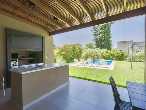 VENTA CASA 5 amb PILAR Bo.SAUSALITO PILETA