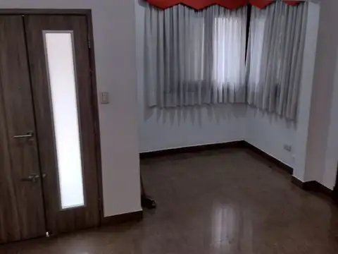 Casa 2 ambientes con 2 baños