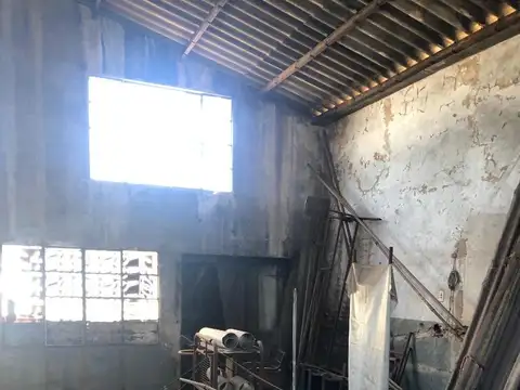 Galpón 400m2 Lote propio 8.66 x 37. cerca Gral Paz y accesos