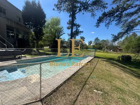 Casa en Venta con 3 cocheras