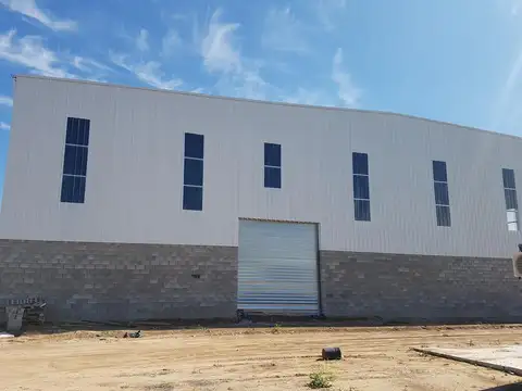 Inmueble de 5.000 m2 cubiertos en Complejo Industrial s/  Aut. Panamericana - Ruta 8 Km 64.