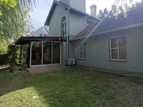 Casa 3 ambientes con 2 baños