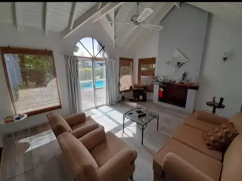 Casa en Venta con 2 cocheras