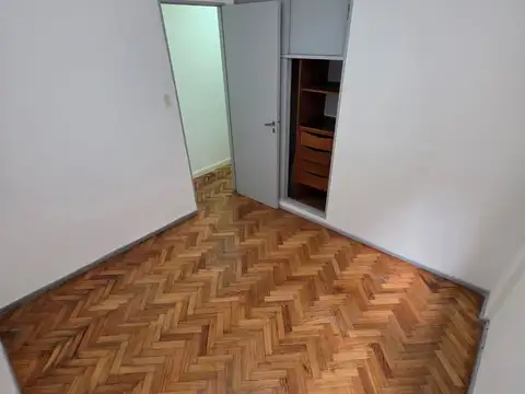 MUY BUEN DEPARTAMENTO 2 AMB. - CON PATIO - LUMINOSO - MUY BUENA UBICACION