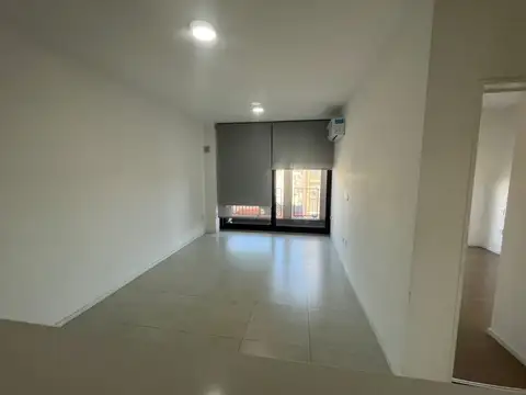 Av Pres. Peron 3500, Piso 4