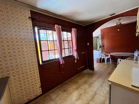 Casa 4 ambientes con 1 baño
