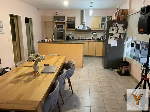 Casa en Venta con 2 cocheras