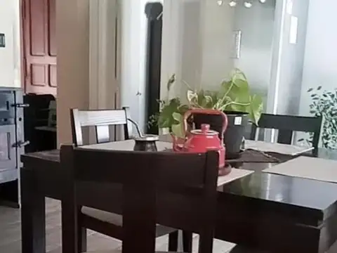 Casa 4 ambientes con 2 baños