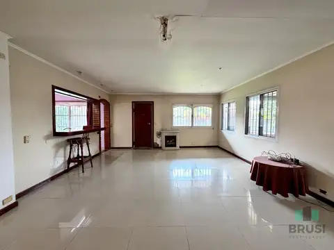 Casa 5 ambientes con 4 baños