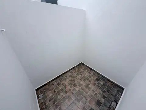Depto Tipo Casa en Alquiler en Villa Lynch, $ 450.000