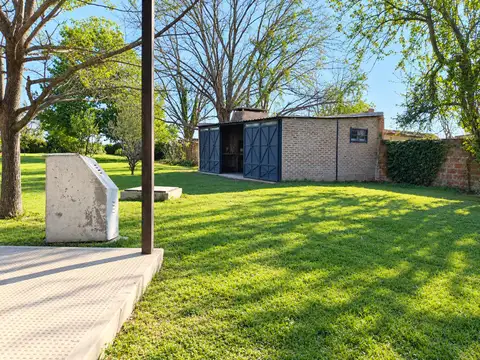 VENTA CASA QUINTA SAN NICOLAS AMPLIO PARQUE PILETA
