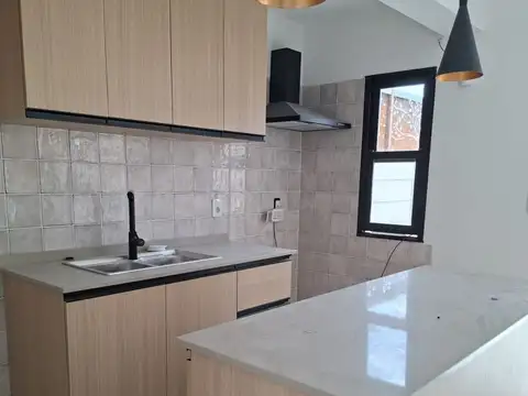 Depto Tipo Casa 4 ambientes con 2 baños