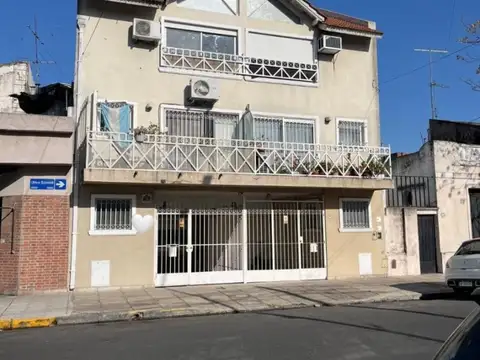 Triplex 4 amb cochera lavadero patio tres baños