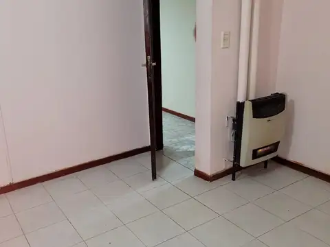 Casa 6 ambientes con 2 baños