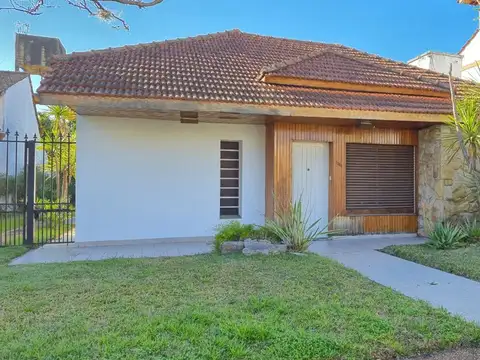 VENTA CASA CASTELAR NORTE 5 AMB LOTE DE 643 MTS