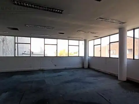 Oficina Monoambiente con 8 baños