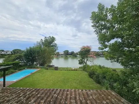 Casa en alquiler anual al agua en Santa Bárbara, 5 dormitorios amplia y luminosa