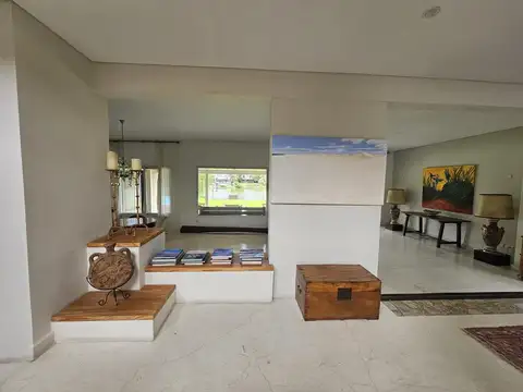 Casa en Alquiler con 2 cocheras