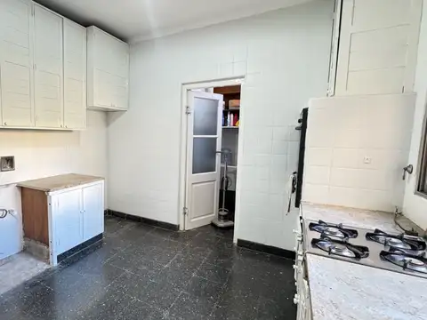 Casa en Alquiler con 2 cocheras