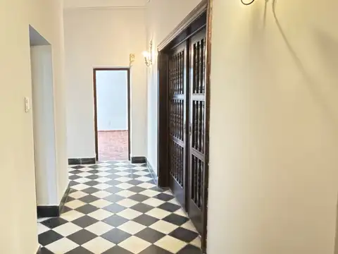 Casa 7 ambientes con 4 baños