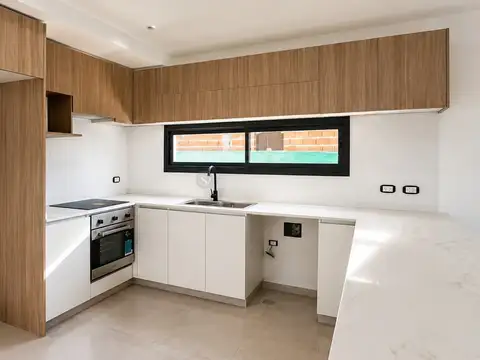 Casa 4 ambientes con 3 baños