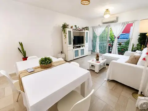 Departamento de 3 AMBIENTES  AL FRENTE CON COCHERA