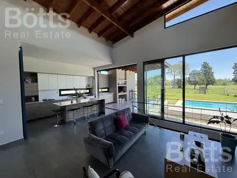 Casa en Venta al Oeste