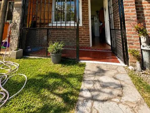 VENTA CASA 4 AMBIENTES ESCUCHA OFERTA