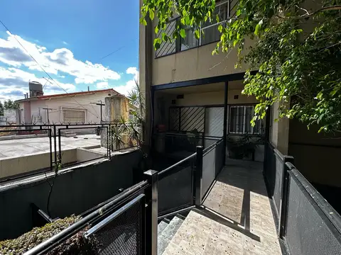 Depto Tipo Casa 5 ambientes con 2 baños