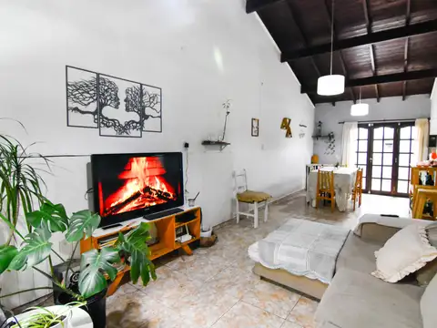 Casa 3 ambientes. Garaje y patio. Marcelo. T. de Alvear y Azopardo