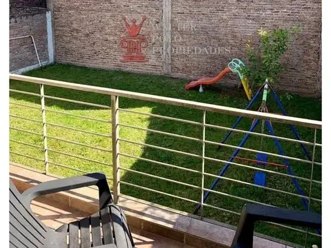 Casa en Venta con 3 cocheras