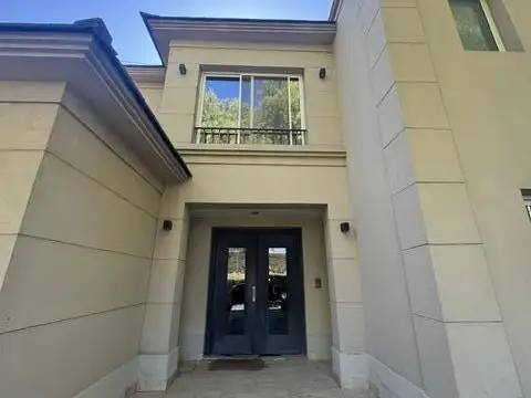 Casa 6 ambientes con 3 baños