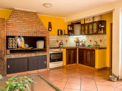 CASA 6 DORMITORIOS VENTA Bº CASTAÑARES ZONA NORTE