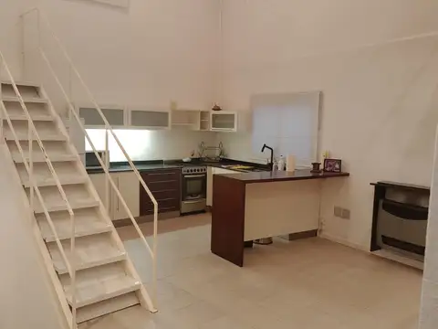Depto Tipo Casa en Alquiler de 4 ambientes