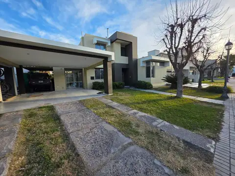 Casa en Venta en Luzuriaga, USD 290.000