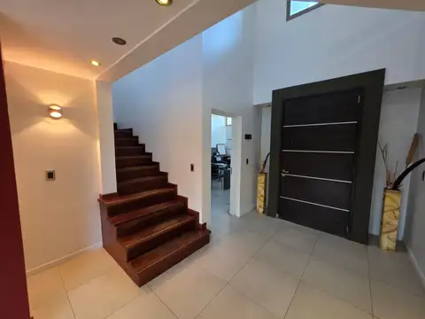 Casa 7 ambientes con 4 baños