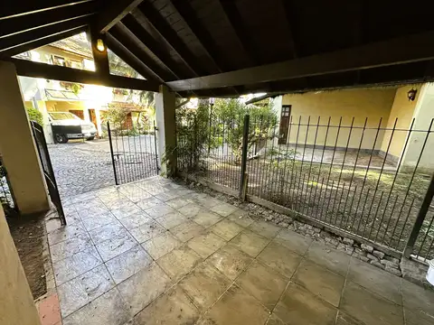 Depto Tipo Casa en Venta con 1 cocheras